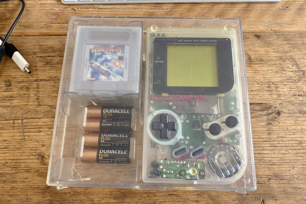 Game Boy DMG Play It Loud Hard Case Pack with holder for batteries and games